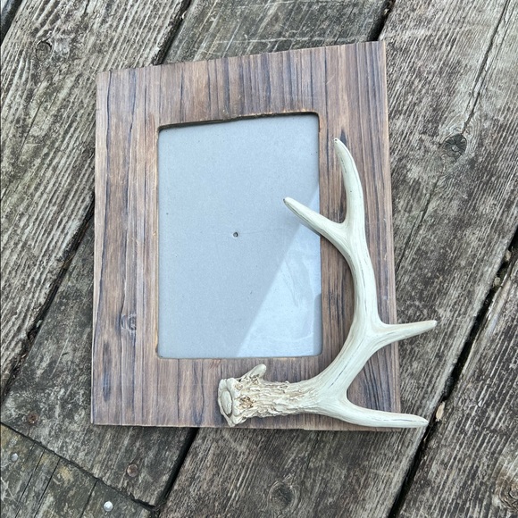 5x7 Wood Picture Frame with Faux Deer Antler - Picture 1 of 11